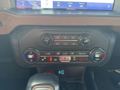 Used 2024 Ford Bronco Outer Banks image 16