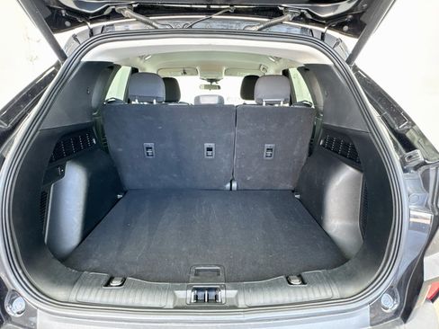 Used 2021 Ford Escape SE w/ SE Sport Appearance Package FWD image 17