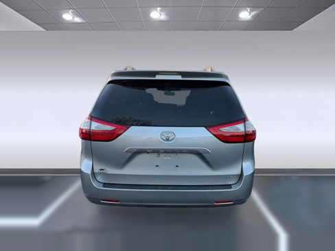 Used 2015 Toyota Sienna LE FWD image 6