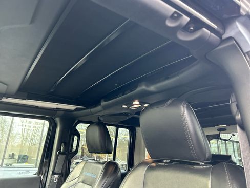 Used 2022 Jeep Wrangler Unlimited Rubicon w/ Cold Weather Group image 31