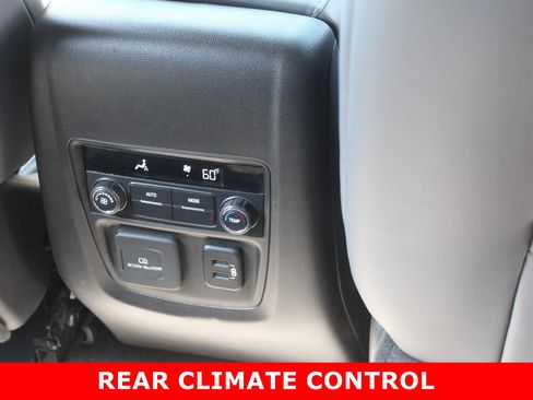 Used 2018 Buick Enclave Essence FWD image 34