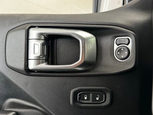 Used 2018 Jeep Wrangler Unlimited Rubicon image 11