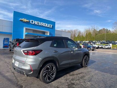 Used 2024 Chevrolet TrailBlazer RS w/ Driver Confidence Package image 2