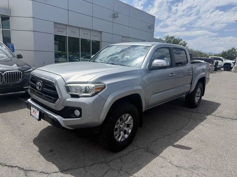 Used 2017 Toyota Tacoma SR5 w/ Tow Package AWD/4WD image 2