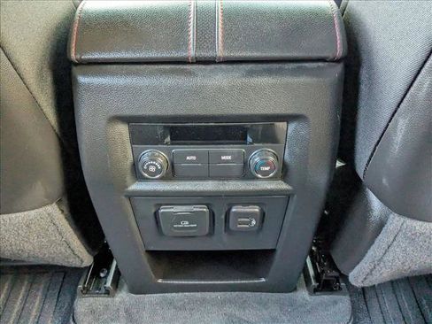Used 2023 Chevrolet Traverse RS FWD image 17