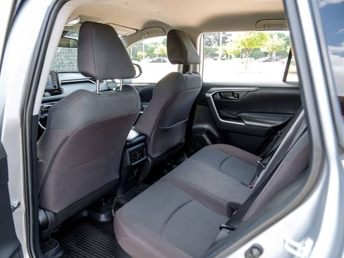 Used 2022 Toyota RAV4 LE AWD/4WD image 33