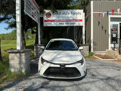 Used 2022 Toyota Corolla LE FWD image 2