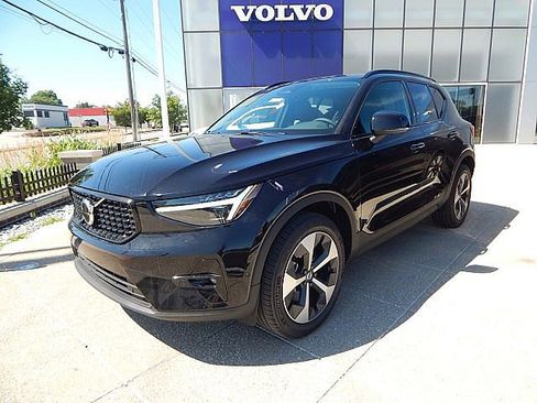 New 2026 Volvo XC40 B5 Plus w/ Protection Package Premier image 3