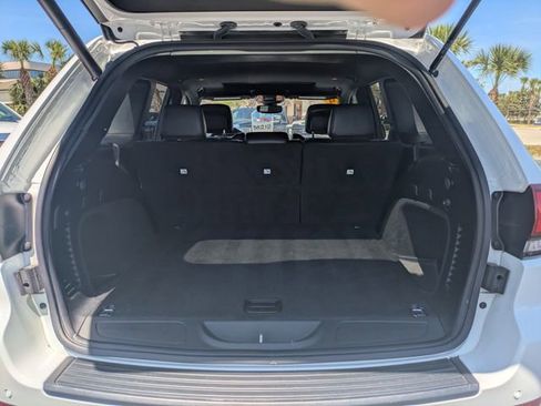 Used 2019 Jeep Grand Cherokee Altitude AWD/4WD image 16