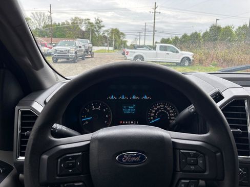 Used 2015 Ford F150 XLT AWD/4WD image 11