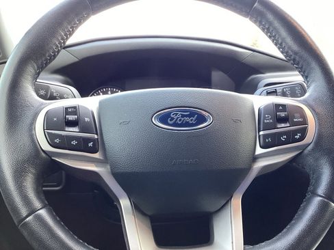 Used 2022 Ford Explorer XLT image 10