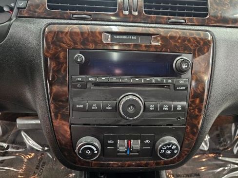 Used 2014 Chevrolet Impala LT w/ LT Sunroof Package image 15