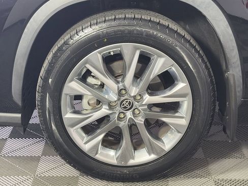 Used 2023 Toyota Highlander Limited FWD image 9