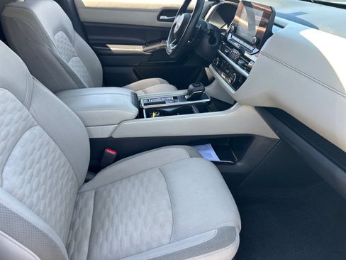 Used 2022 Nissan Pathfinder SV w/ SV Premium Package FWD image 19