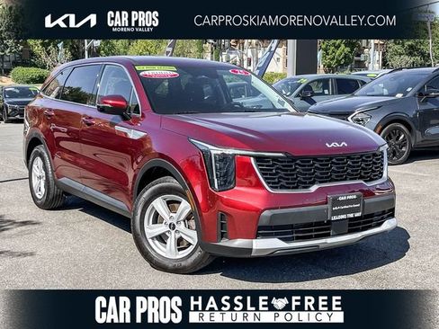 Used 2025 Kia Sorento LX FWD image 1