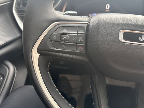 Used 2023 Jeep Grand Cherokee L Altitude image 19