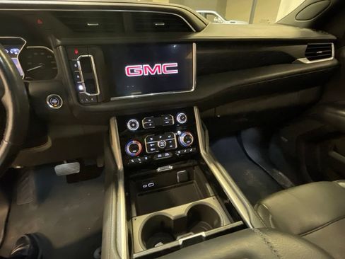 Used 2021 GMC Yukon XL Denali w/ Denali Premium Package AWD/4WD image 16