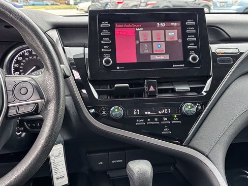 Used 2022 Toyota Camry LE image 19