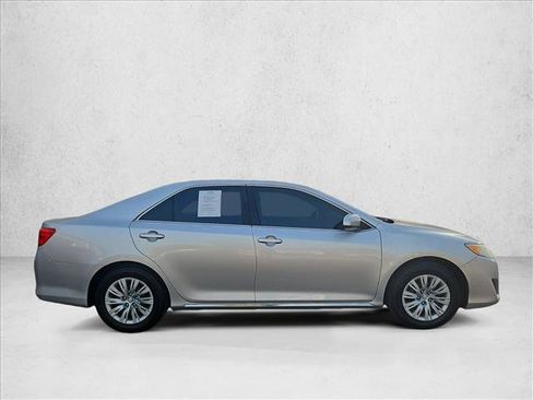 Used 2014 Toyota Camry LE FWD image 4