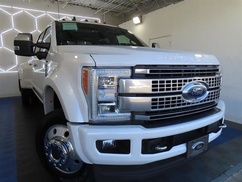 Used 2019 Ford F450 Platinum w/ Platinum Ultimate Package image 3