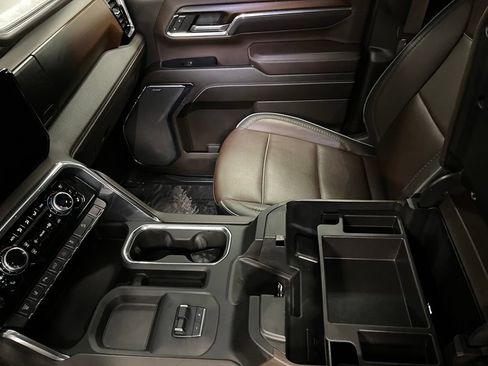 Used 2024 GMC Sierra 3500 Denali w/ Denali Reserve Package AWD/4WD image 35
