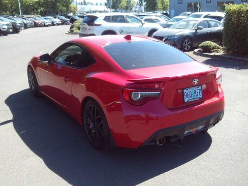 Used 2017 Toyota 86 RWD image 3