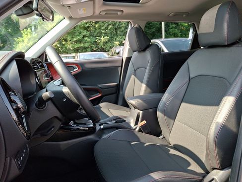 Certified 2025 Kia Soul GT-Line FWD image 12