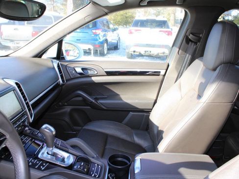 Used 2016 Porsche Cayenne image 14