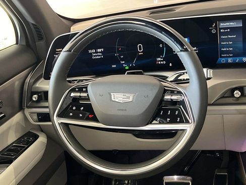 New 2026 Cadillac Vistiq Luxury image 12