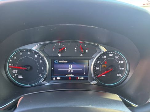 Used 2023 Chevrolet Equinox RS FWD image 3