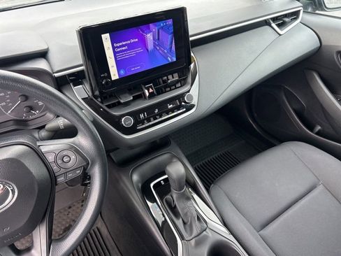 Used 2025 Toyota Corolla LE image 29
