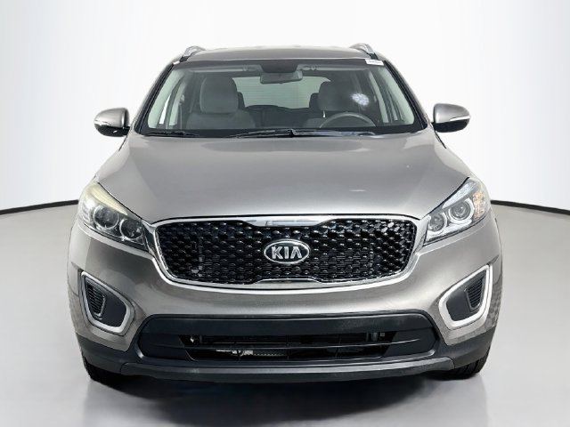 Used 2017 Kia Sorento FWD image 2