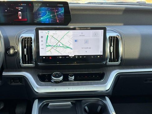 Used 2025 Ford Expedition Platinum w/ Platinum Ultimate Package image 16