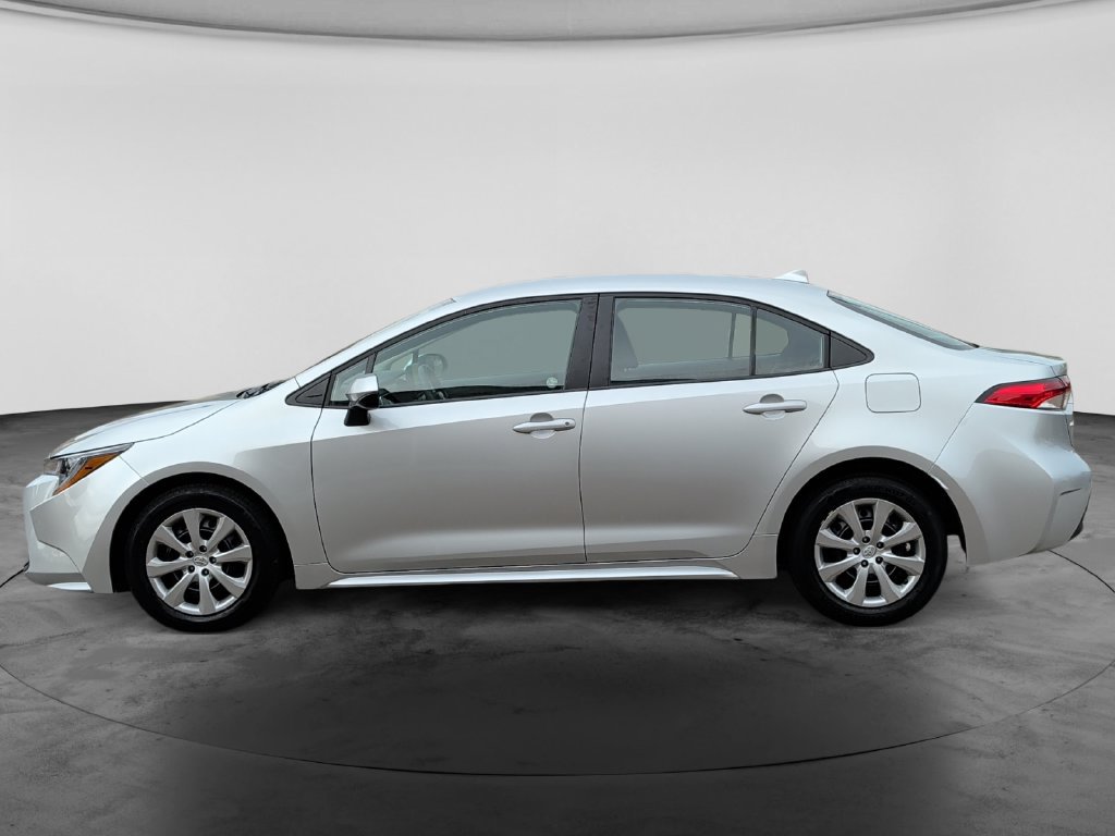 Used 2025 Toyota Corolla LE FWD image 4