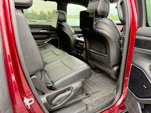 Used 2024 Jeep Wagoneer Series III w/ Premium Group I AWD/4WD image 41