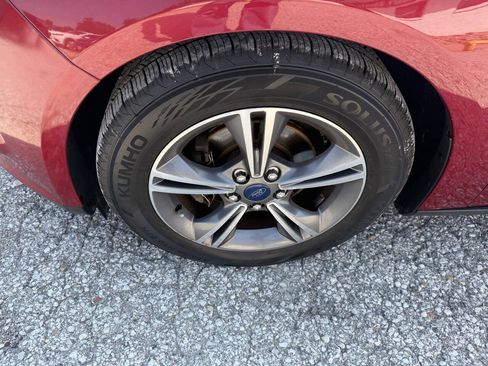 Used 2014 Ford Focus SE w/ SE Sport Package FWD image 9
