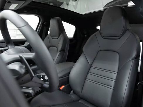 Certified 2025 Porsche Cayenne S AWD/4WD image 5