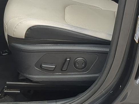 Certified 2023 Kia Sportage EX image 12