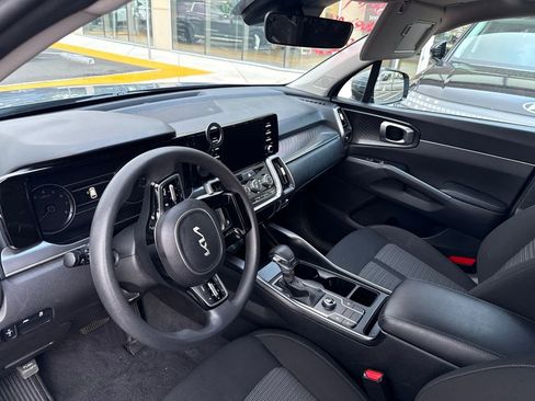 Used 2023 Kia Sorento LX FWD image 7
