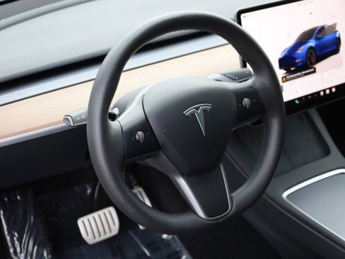 Used 2024 Tesla Model Y Performance image 23