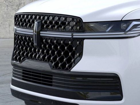 New 2026 Lincoln Navigator L Black Label AWD/4WD image 17