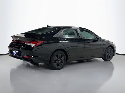 Used 2022 Hyundai Elantra SEL image 7