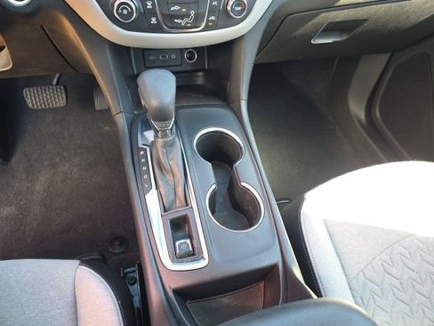 Used 2022 Chevrolet Equinox LS image 18