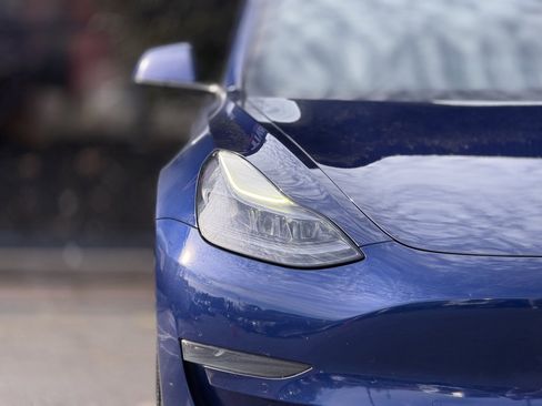 Used 2022 Tesla Model 3 Standard Range image 4