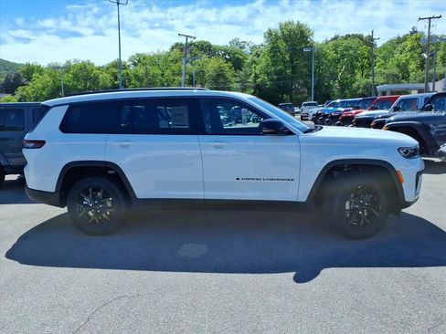 New 2026 Jeep Grand Cherokee L 4WD image 3