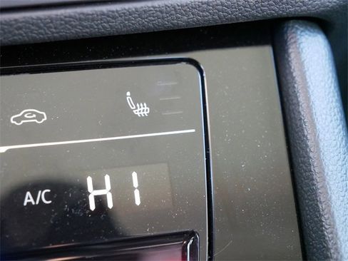 Certified 2025 Volkswagen Jetta SE image 35