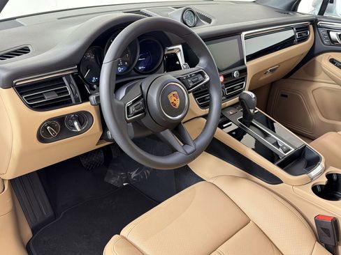 Used 2026 Porsche Macan AWD/4WD image 4