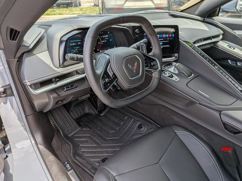 Used 2025 Chevrolet Corvette Stingray Preferred Conv w/ 2LT image 18