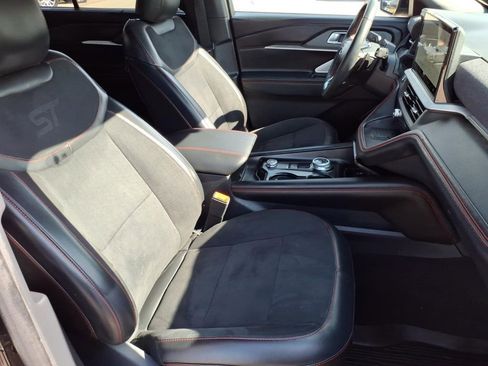 Certified 2025 Ford Explorer ST RWD image 3