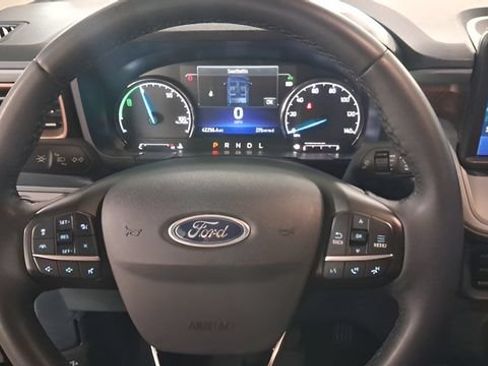 Used 2023 Ford Maverick Lariat w/ Lariat Luxury Package FWD image 12